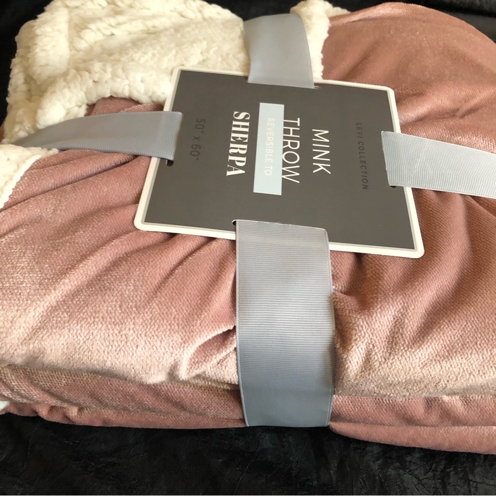 Levi Collection Mink Throw Reversible to Sherpa 50” x 60” - Dusky Pink - Picture 6 of 9